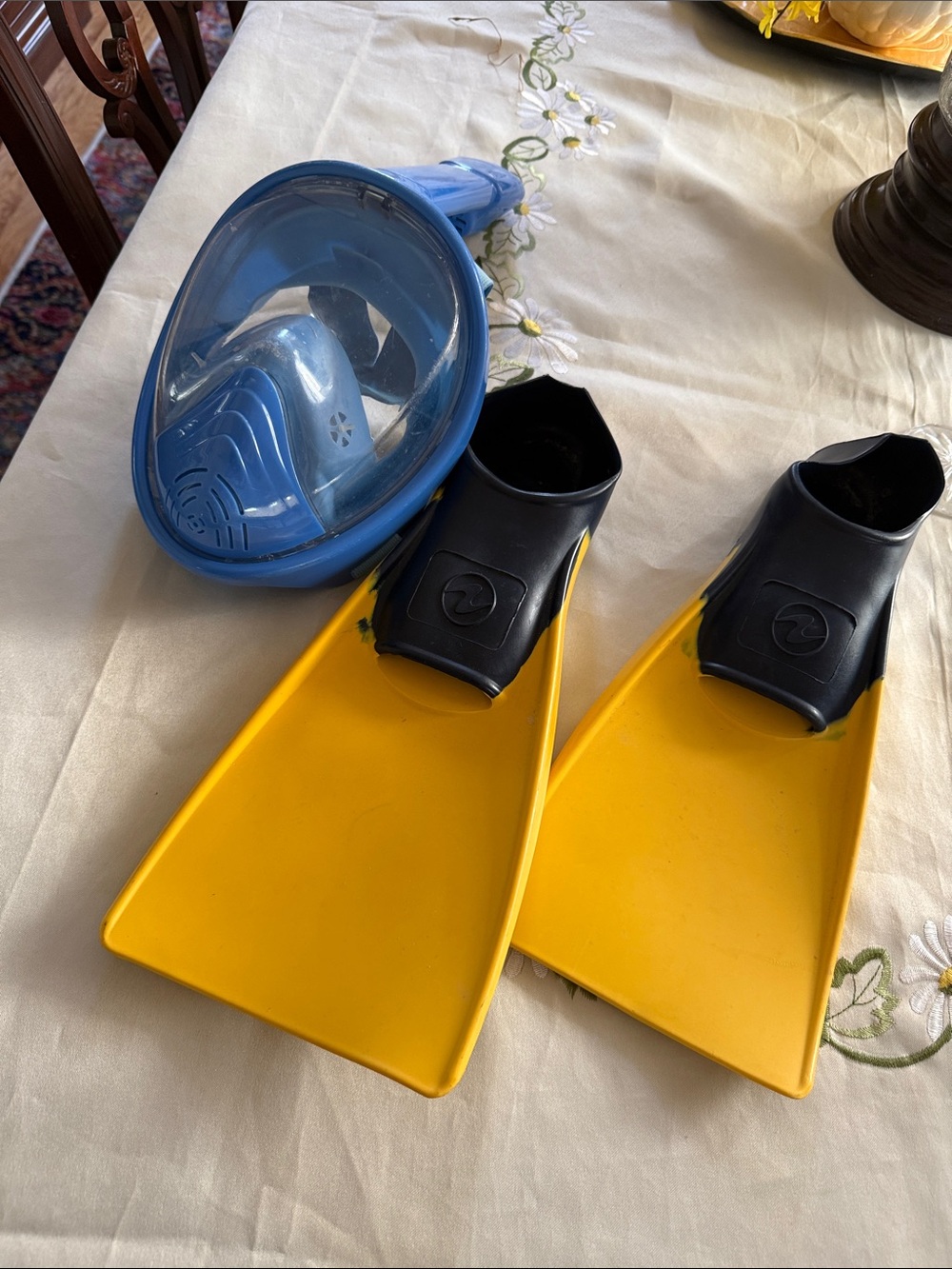 Youth(Jr) swim fins size 1-3 plus all face mask with snorkel